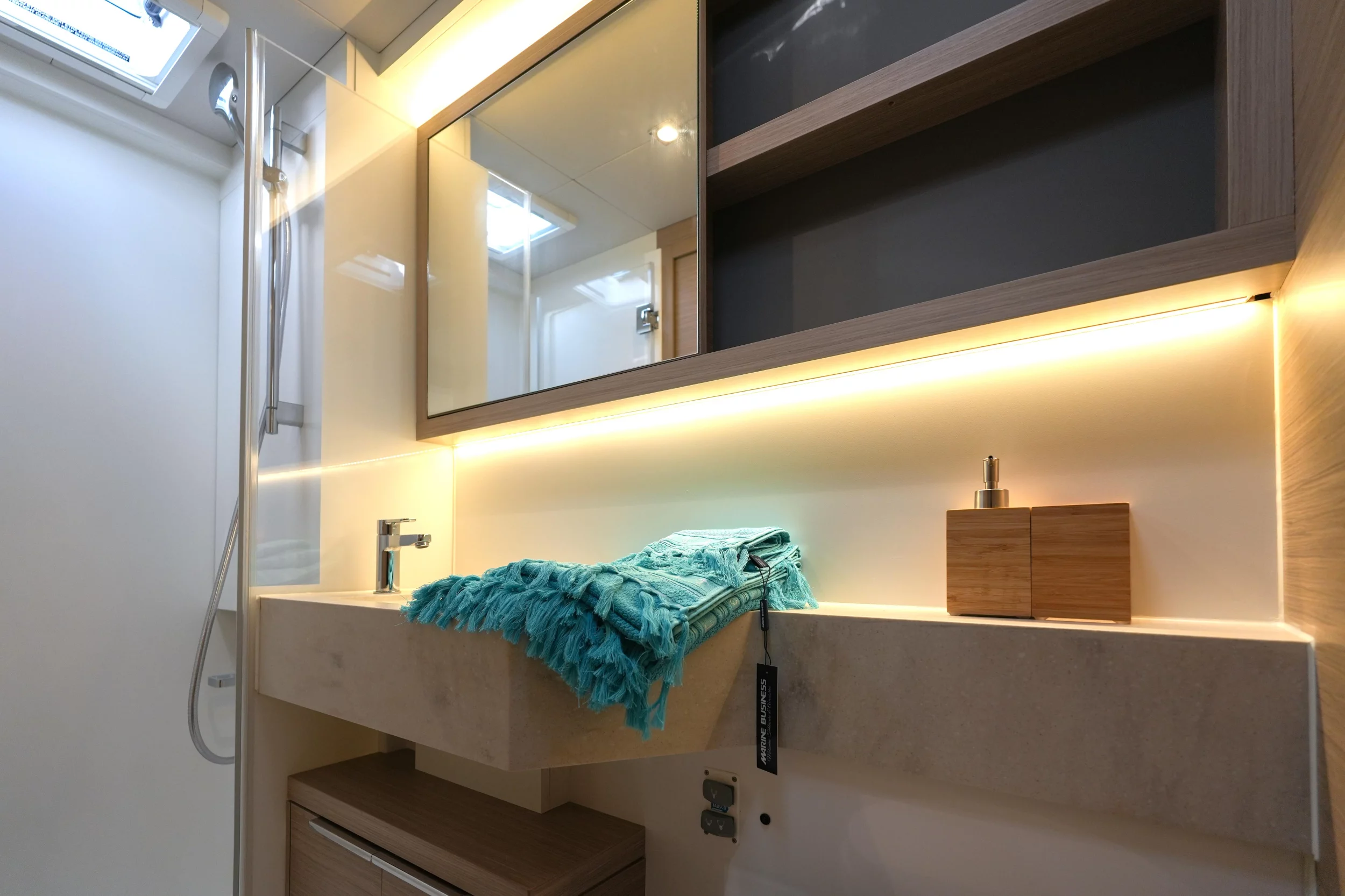 Lagoon 51 (Lady G)  - 20