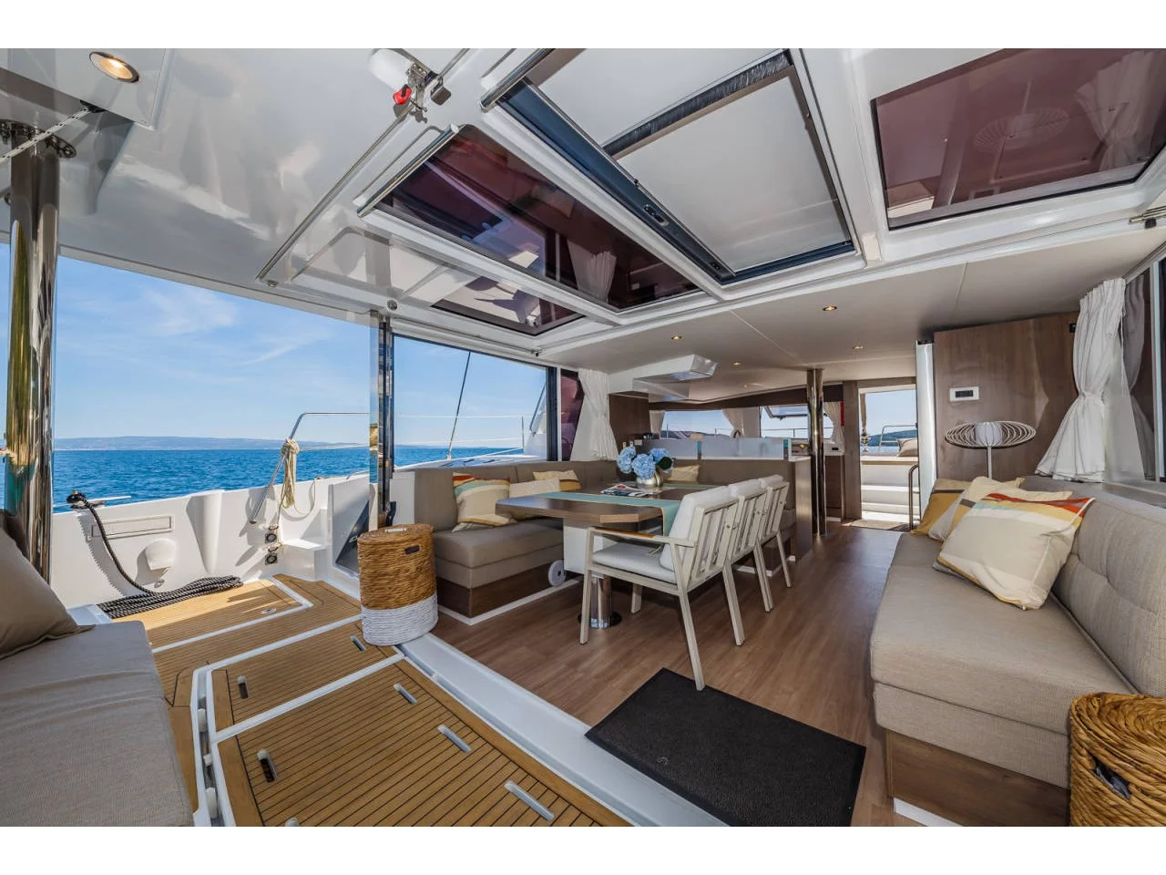 Bali 4.6 (MIRAGE) Interior image - 14