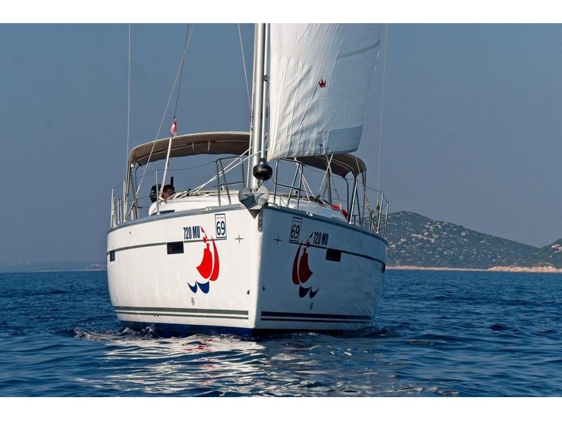 Photo #1 - Bavaria Cruiser 41 (MH 69) in Murter - 17207