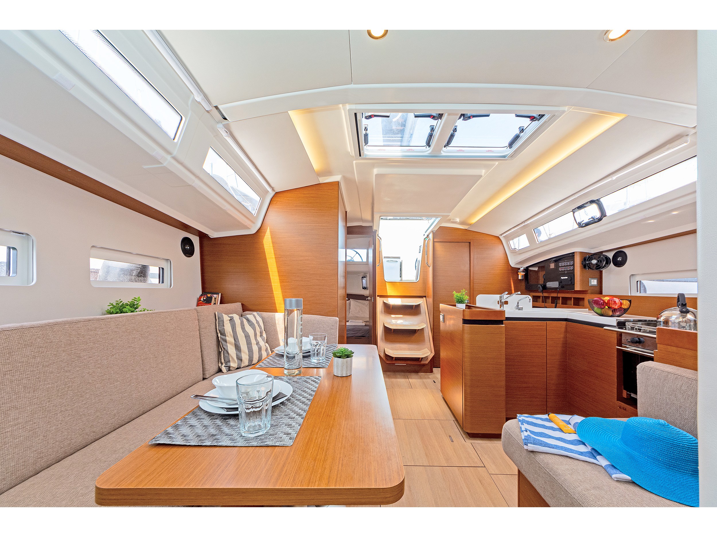 Sun Odyssey 410 — photo 2