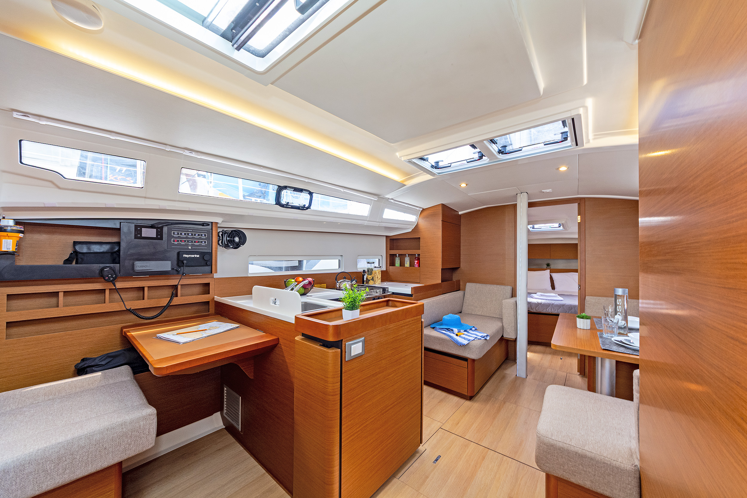 Sun Odyssey 410 — photo 3