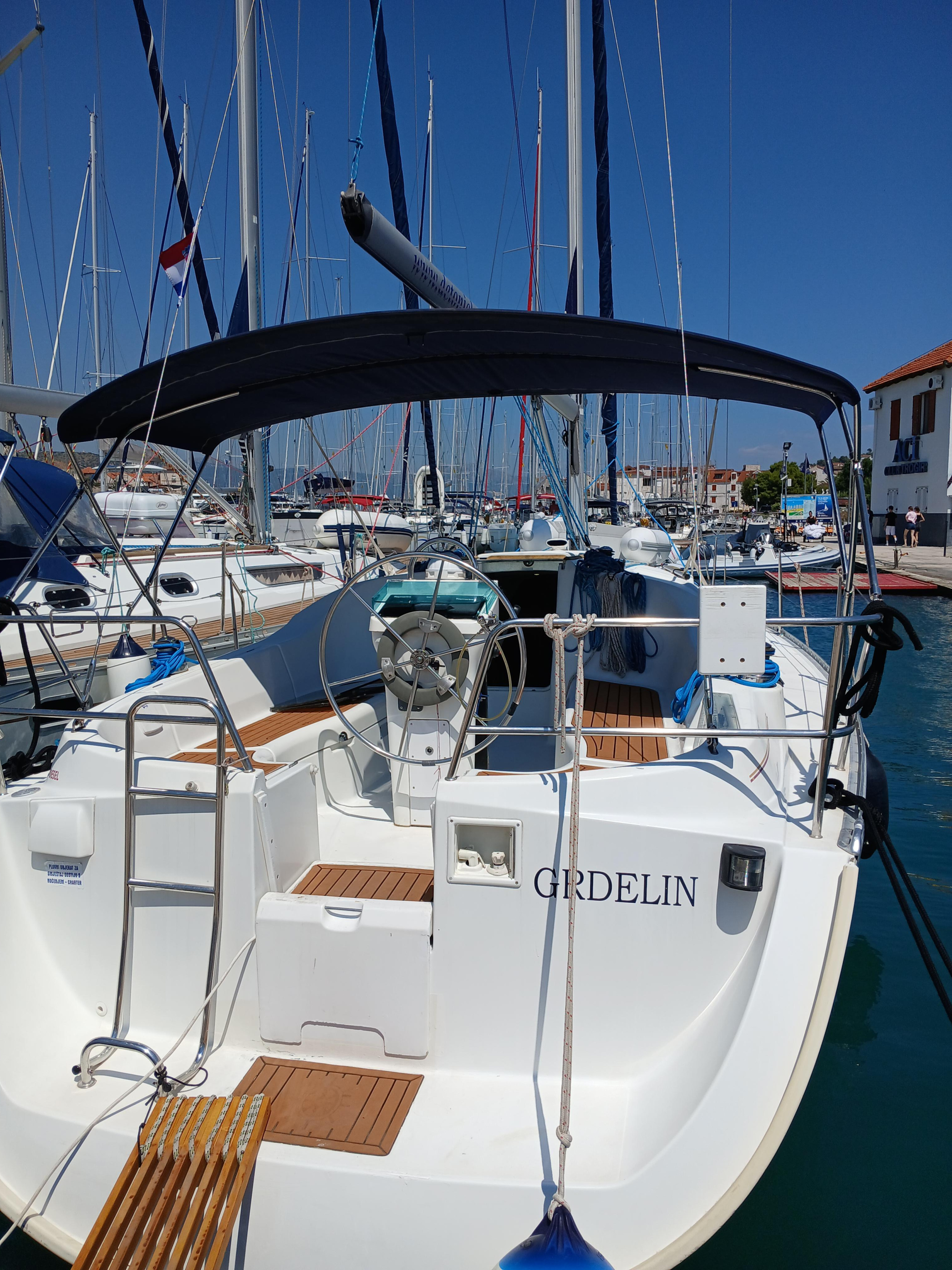 Beneteau Oceanis 331 Clipper — photo 18