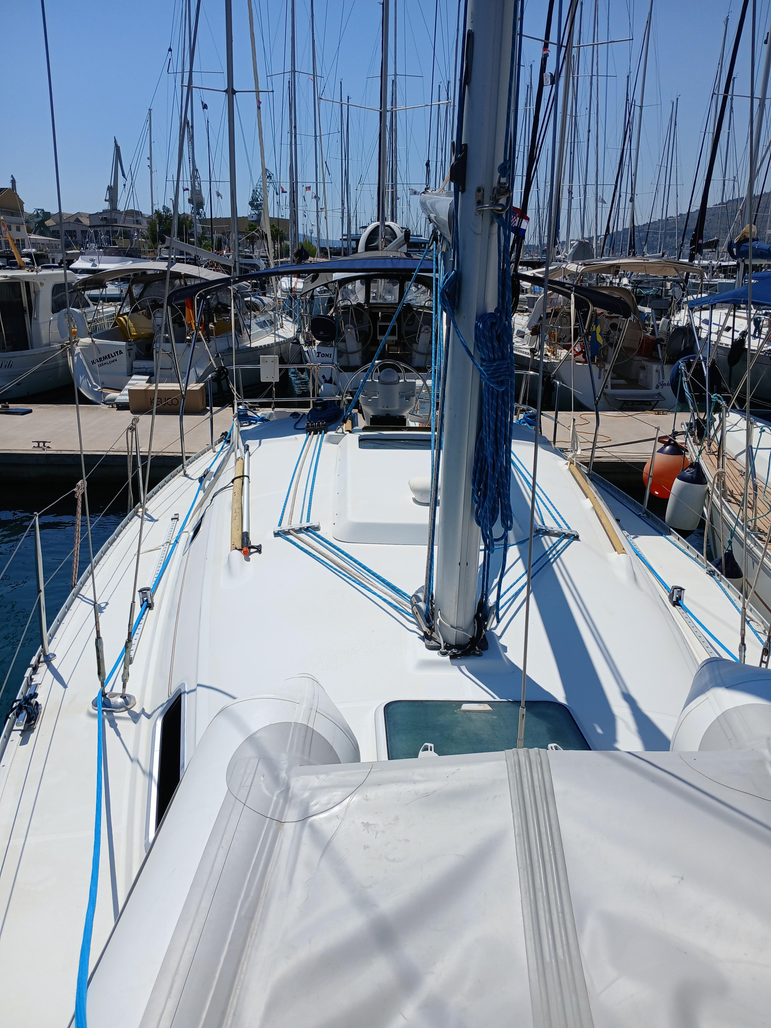 Beneteau Oceanis 331 Clipper — photo 19