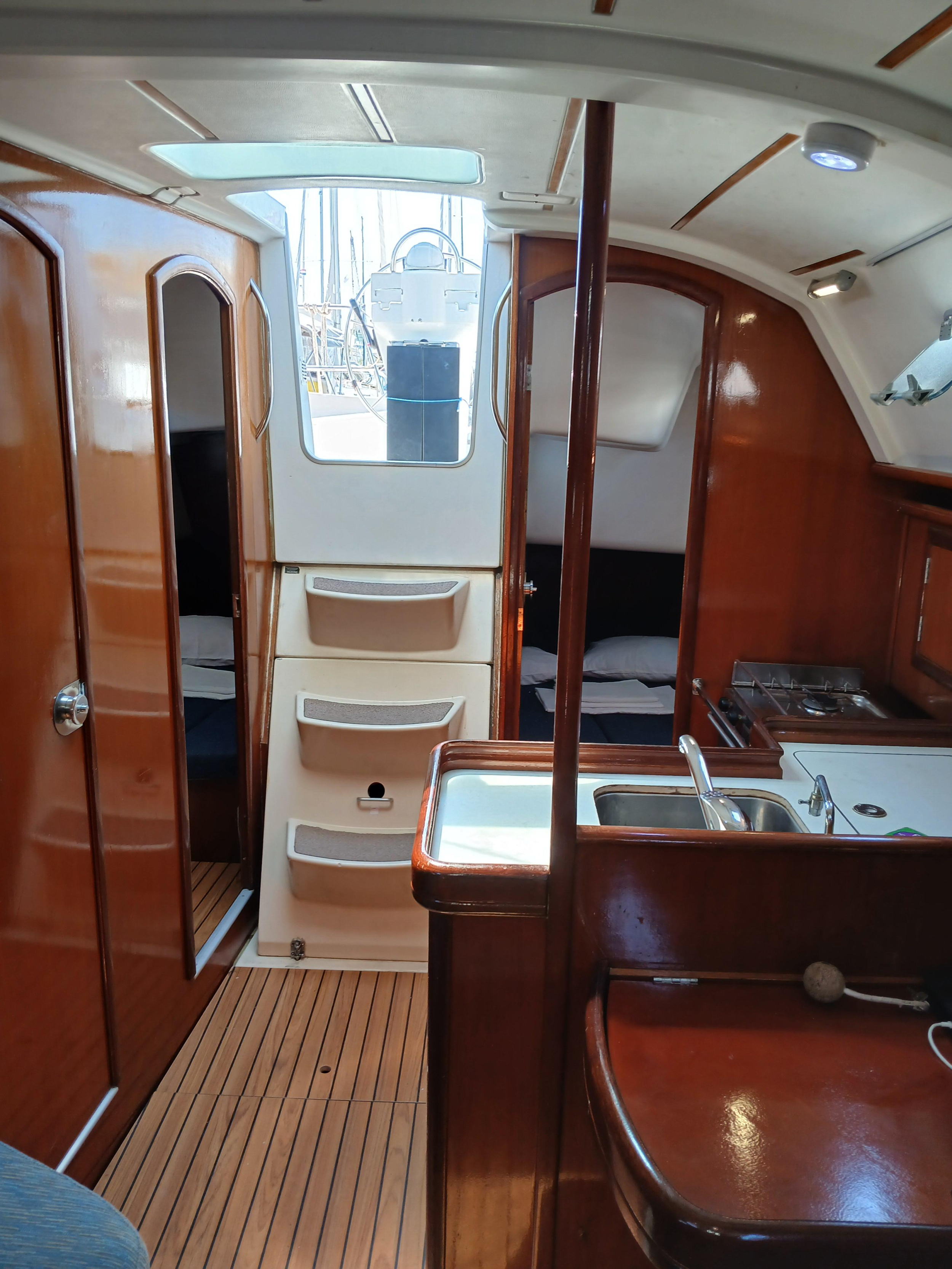 Beneteau Oceanis 331 Clipper — photo 12