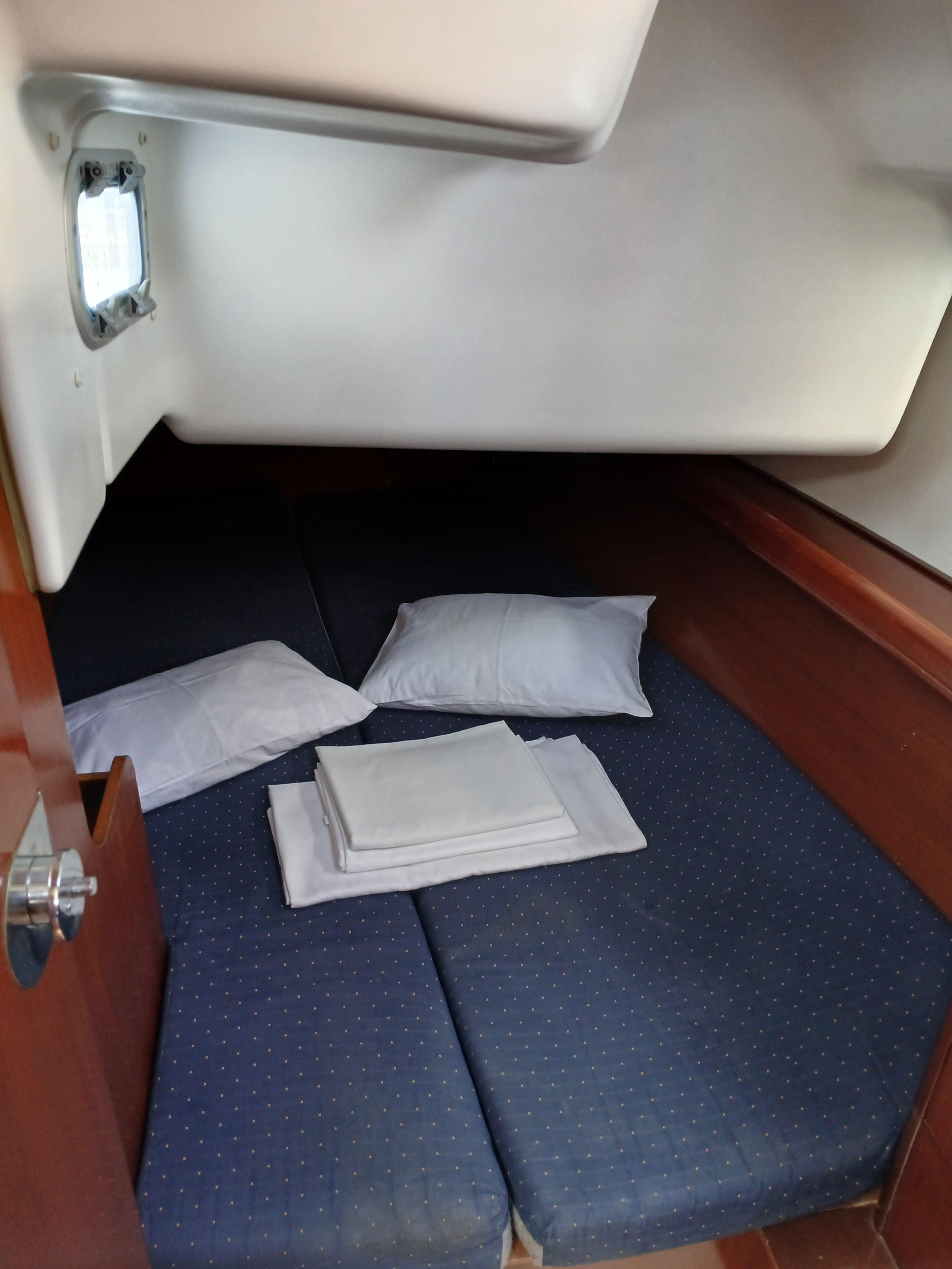 Beneteau Oceanis 331 Clipper — photo 4