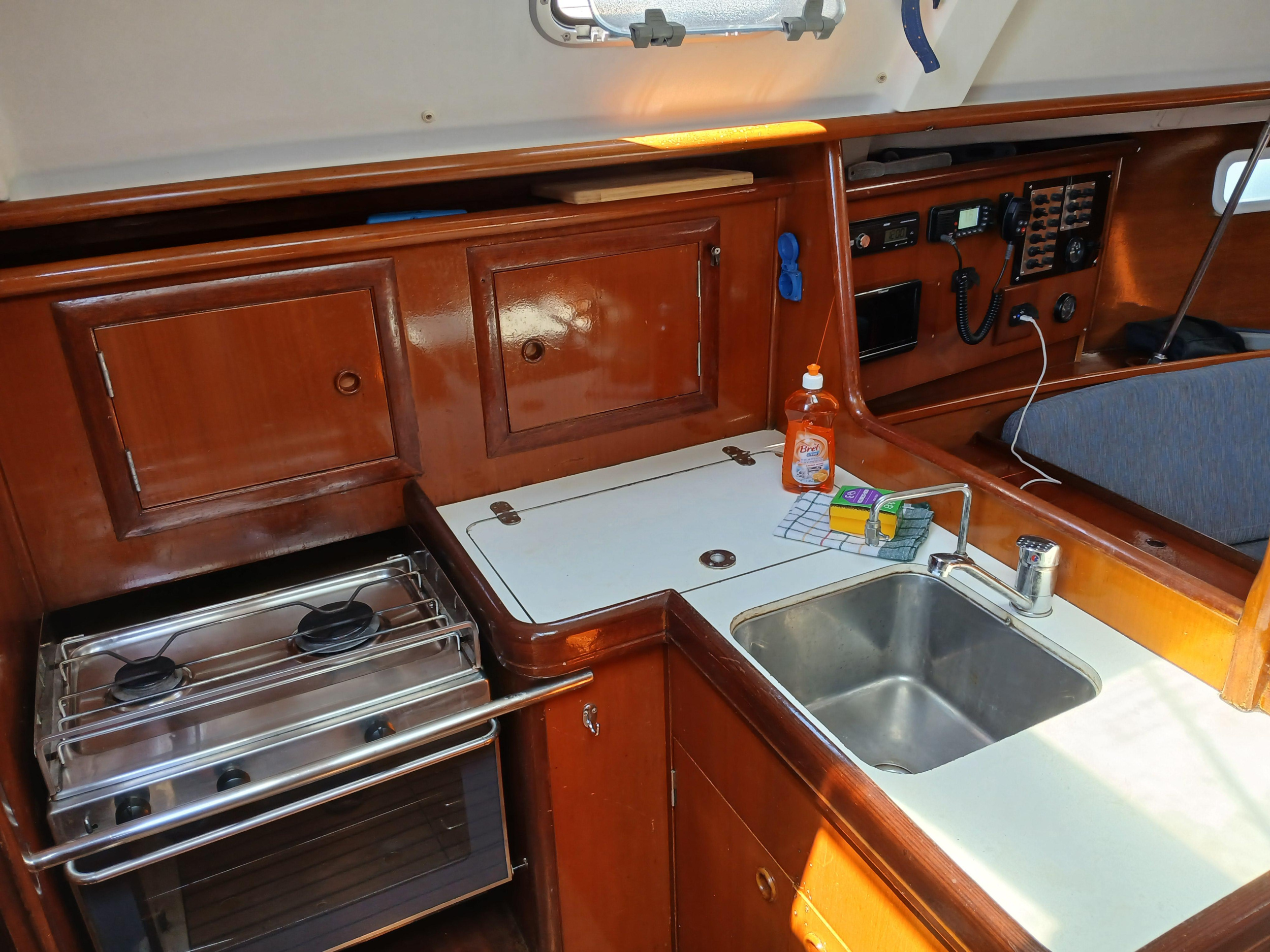 Beneteau Oceanis 331 Clipper — photo 9