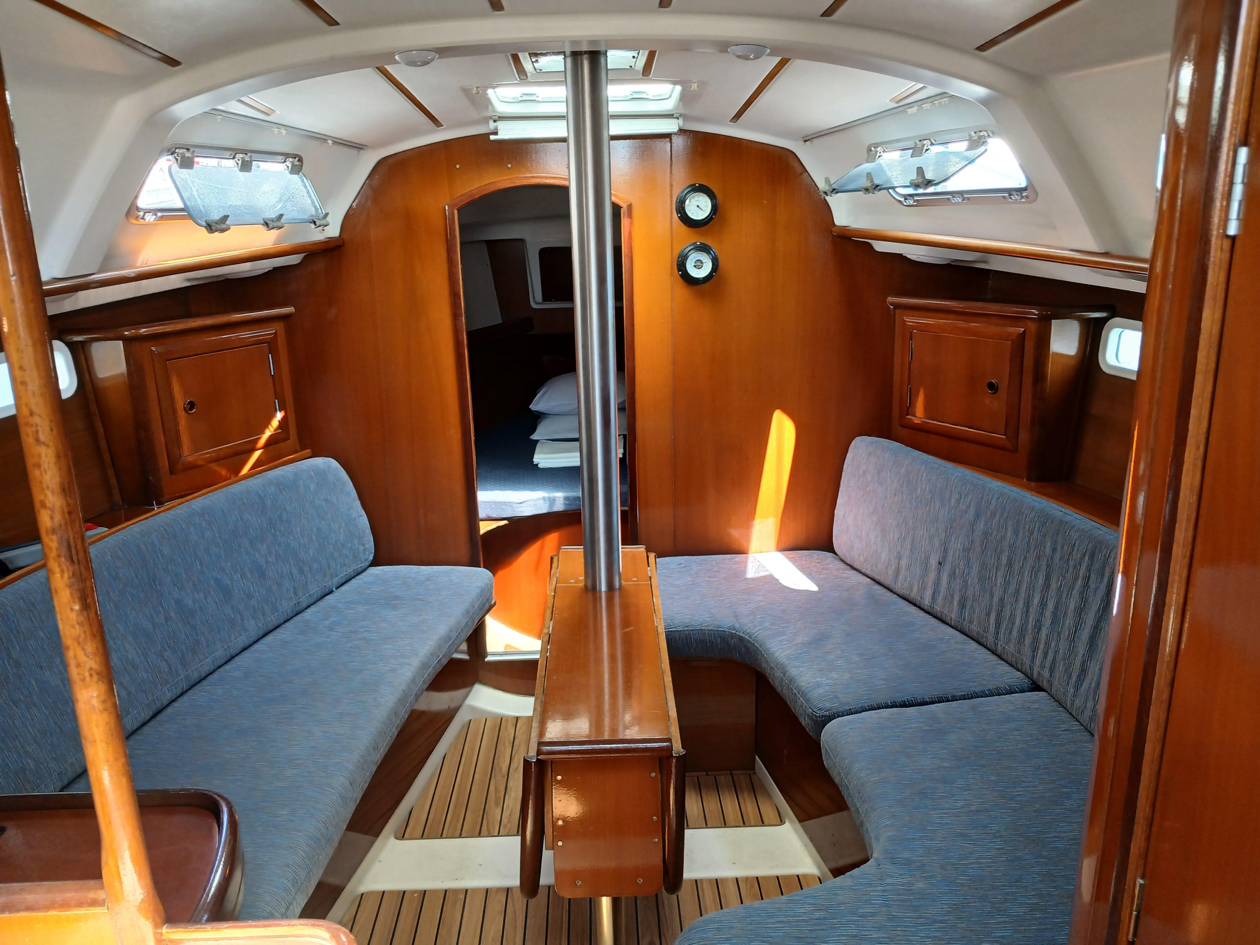 Beneteau Oceanis 331 Clipper — photo 14
