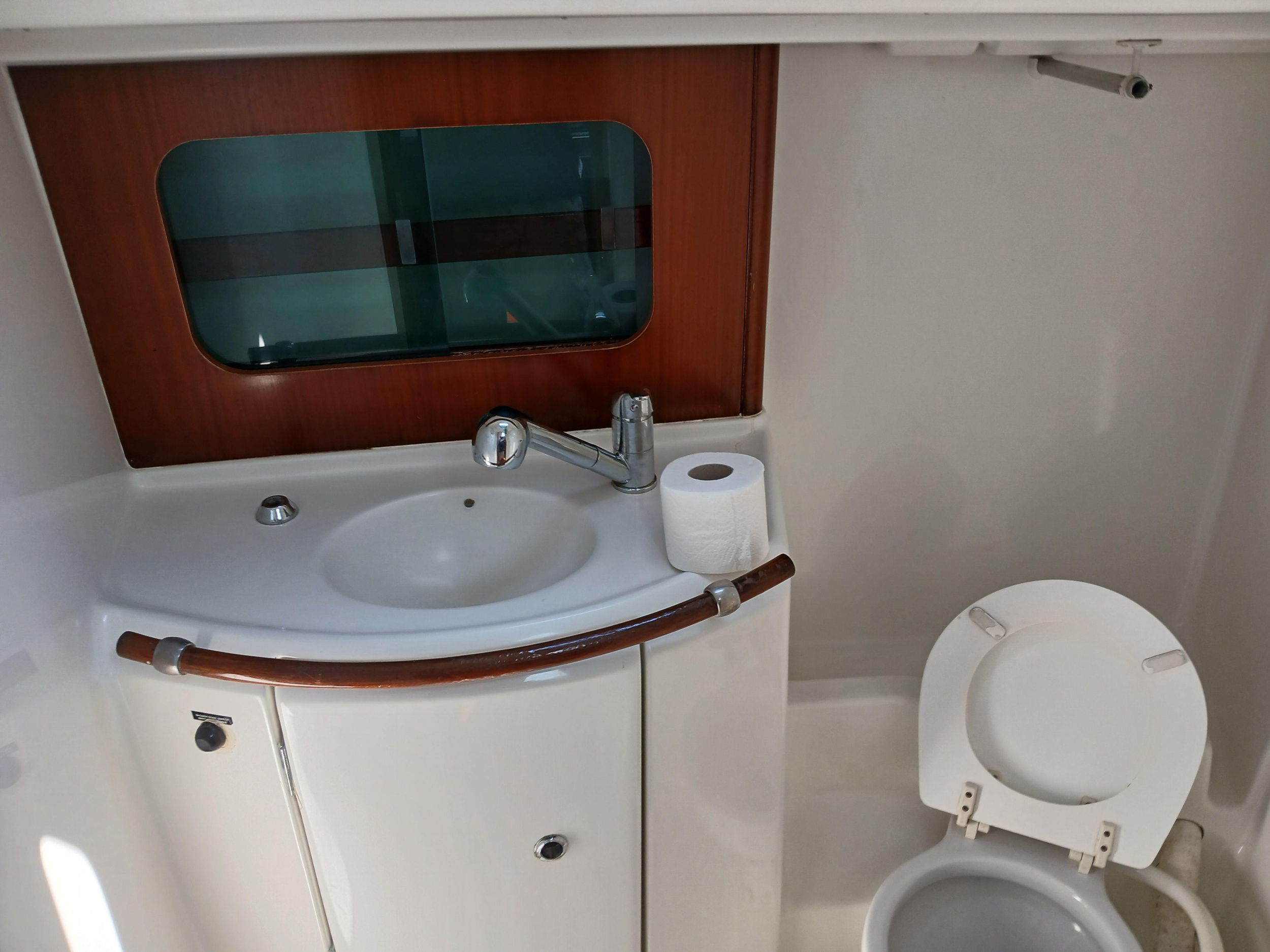 Beneteau Oceanis 331 Clipper — photo 8