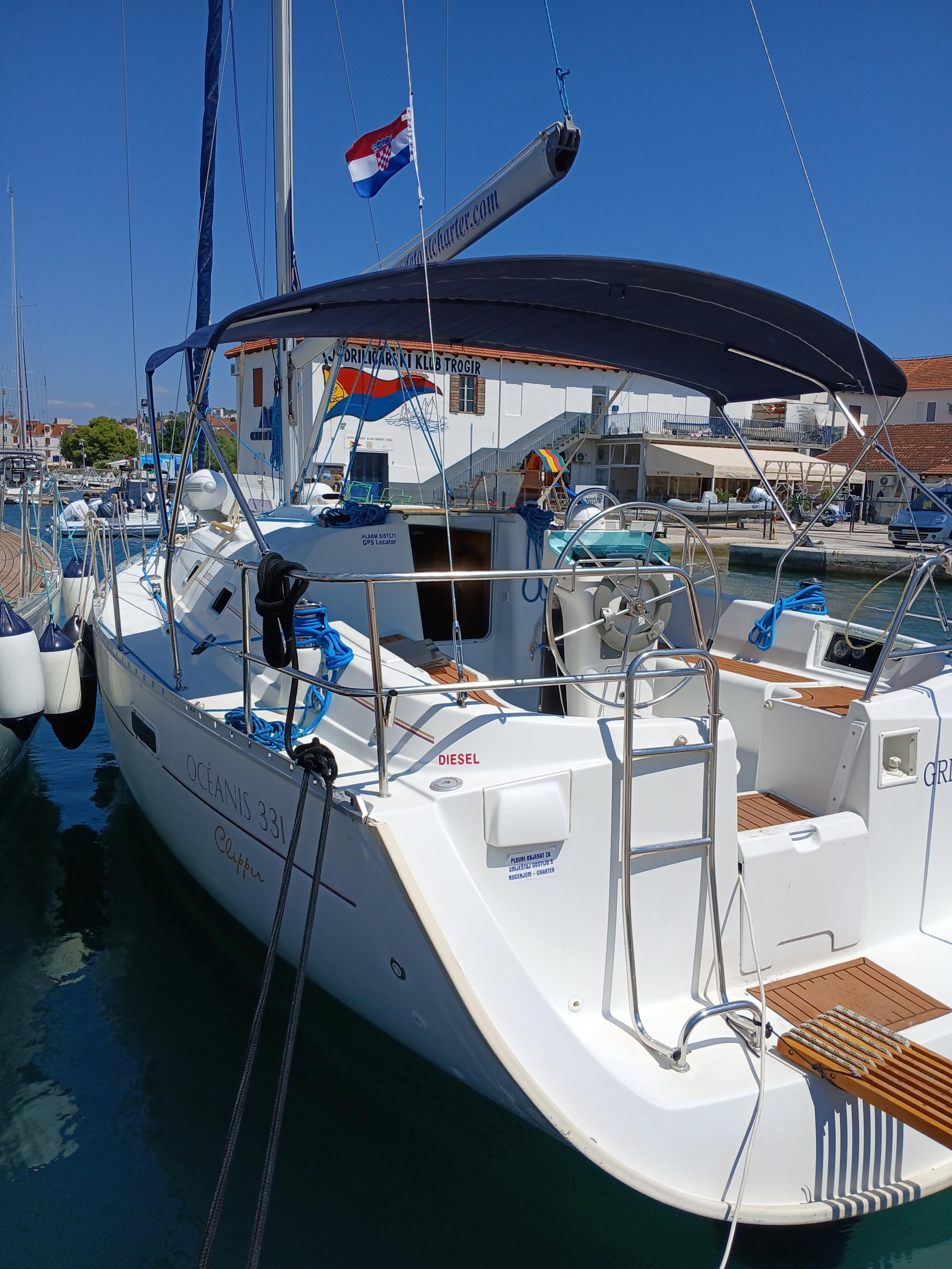 Beneteau Oceanis 331 Clipper — photo 10