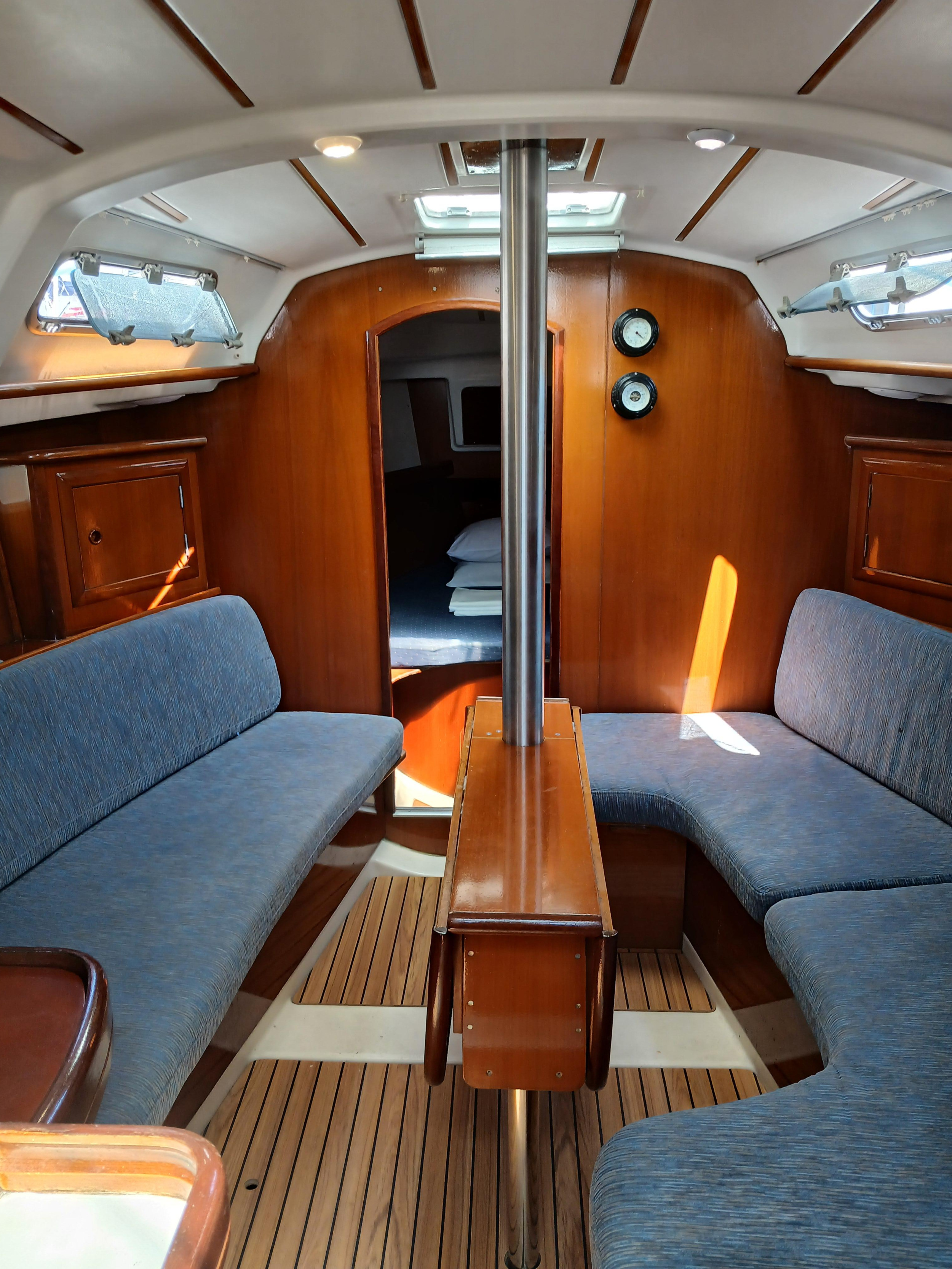 Beneteau Oceanis 331 Clipper — photo 17