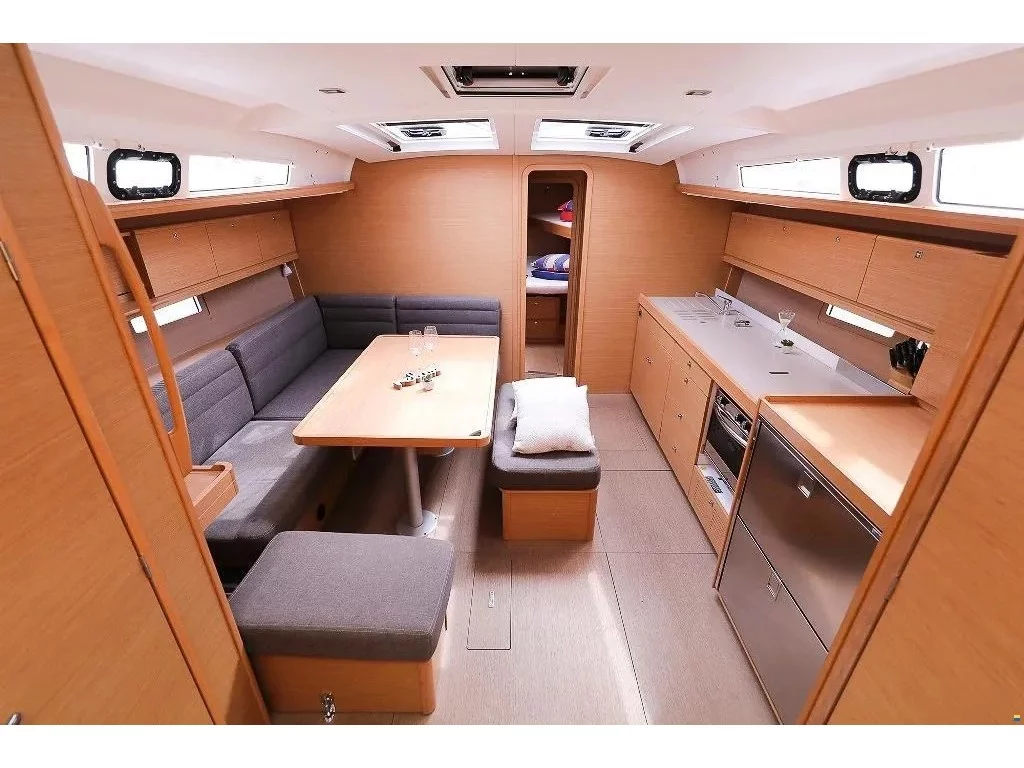 Dufour 460 Grand Large (Silvia) Interior image - 1
