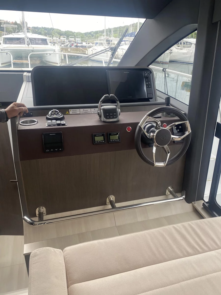Sealine F430 (CATTALEA) Interior image - 1