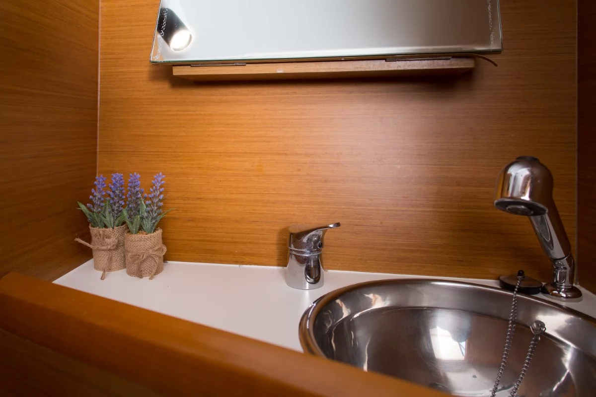 Sun Odyssey 349 (SIBERIA) Interior - toilet (photo taken 2019) - 5