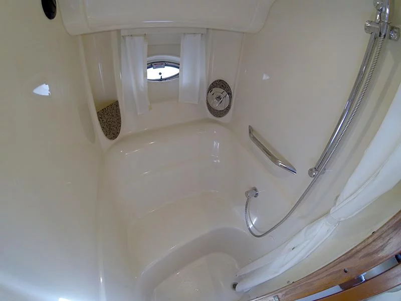 Sea Ray 455 (Gandalf) Bathrooom - 8