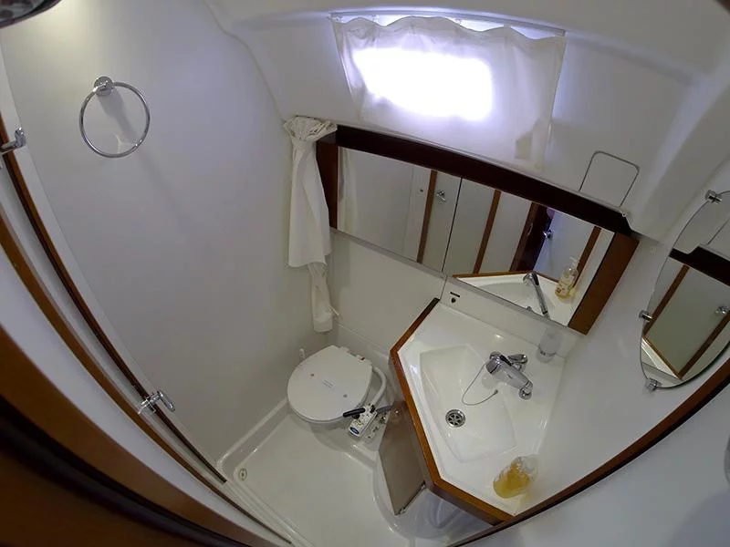 Oceanis 50 (Pika II) Oceanis 50 Bathrooom - 13