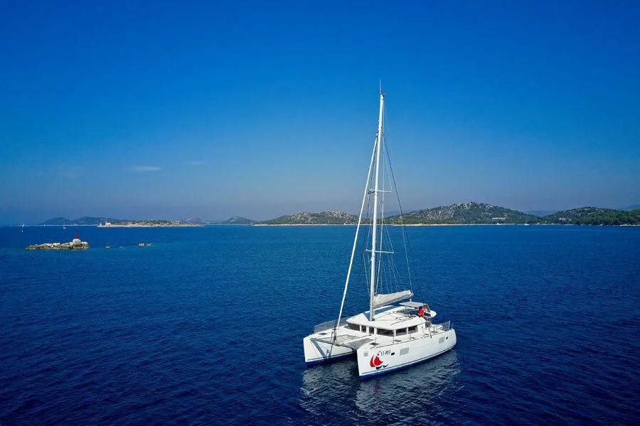 Lagoon 400 (MH 26)  - 5