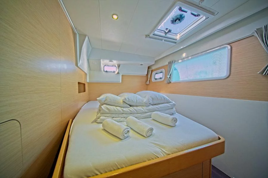 Lagoon 400 (MH 26)  - 6