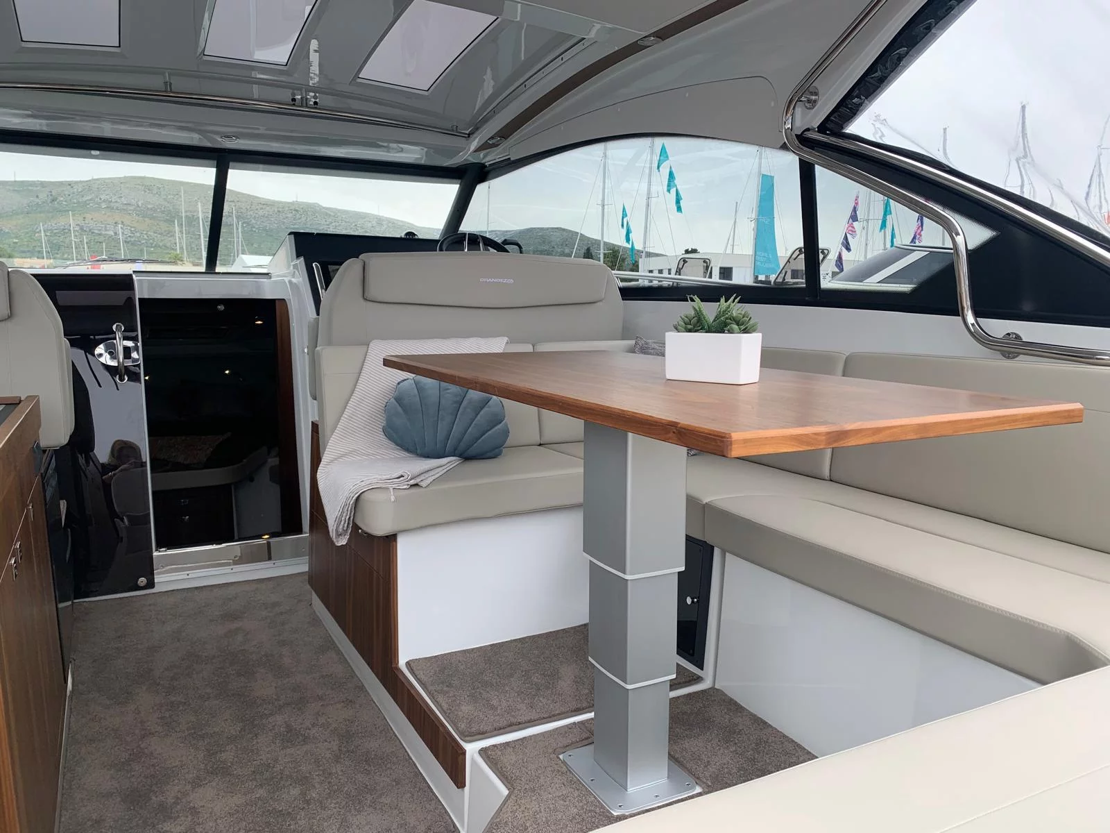 Grandezza 34 OC (OHANA) cockpit - 43