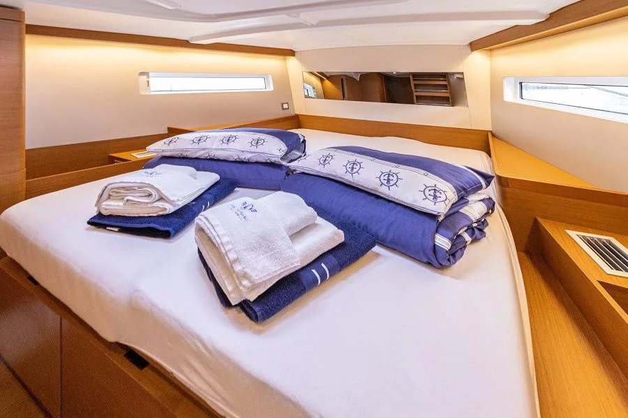 Dufour 48 Catamaran (SHU)  - 18