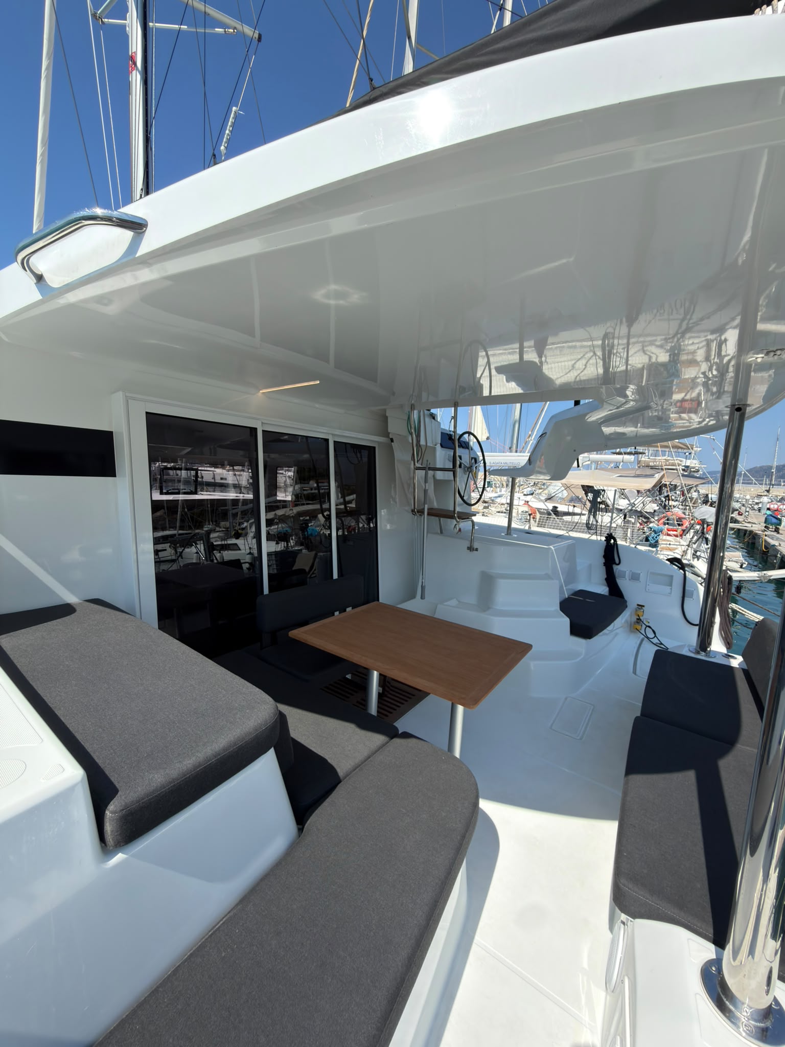 Lagoon 38 — photo 5