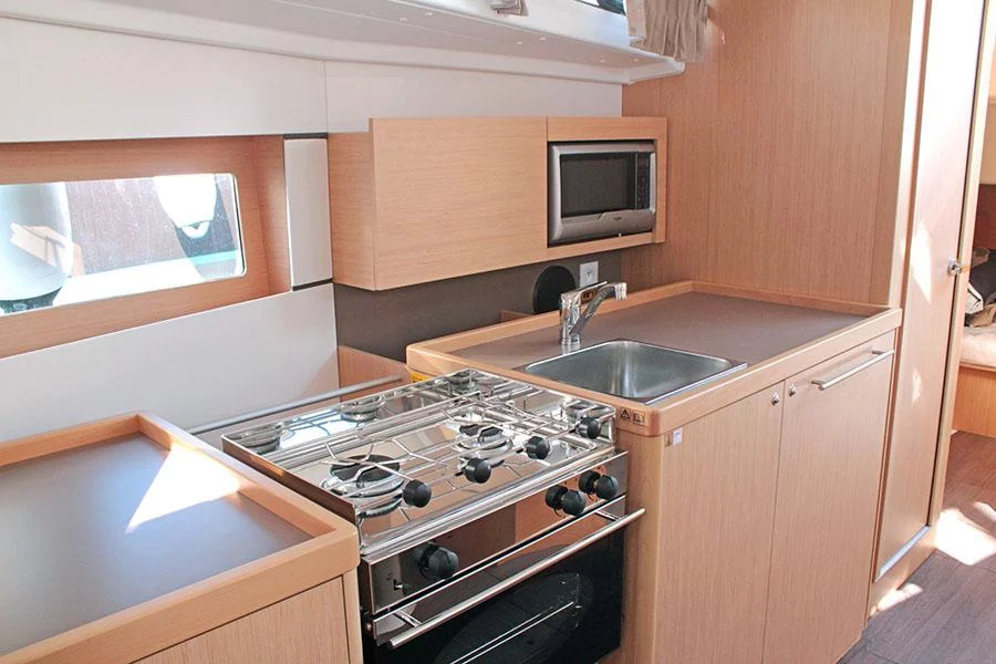 Oceanis 38.1 (OCEAN)  - 8