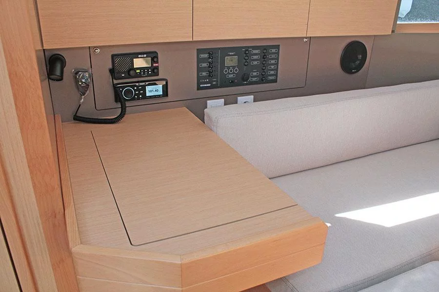 Oceanis 38.1 (FREEDOM)  - 11