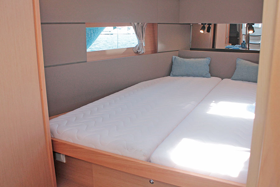 Photo #2 - Oceanis 38.1 (FREEDOM) in Barcelona - 18410