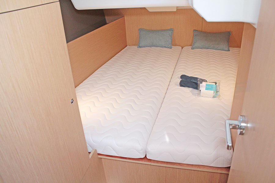 Photo #18 - Oceanis 38.1 (FREEDOM) in Barcelona - 18410