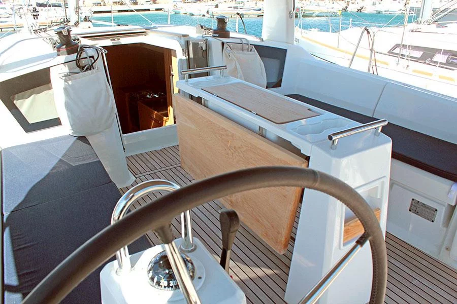 Oceanis 38.1 (BOHEMIAN RHAPSODY)  - 11