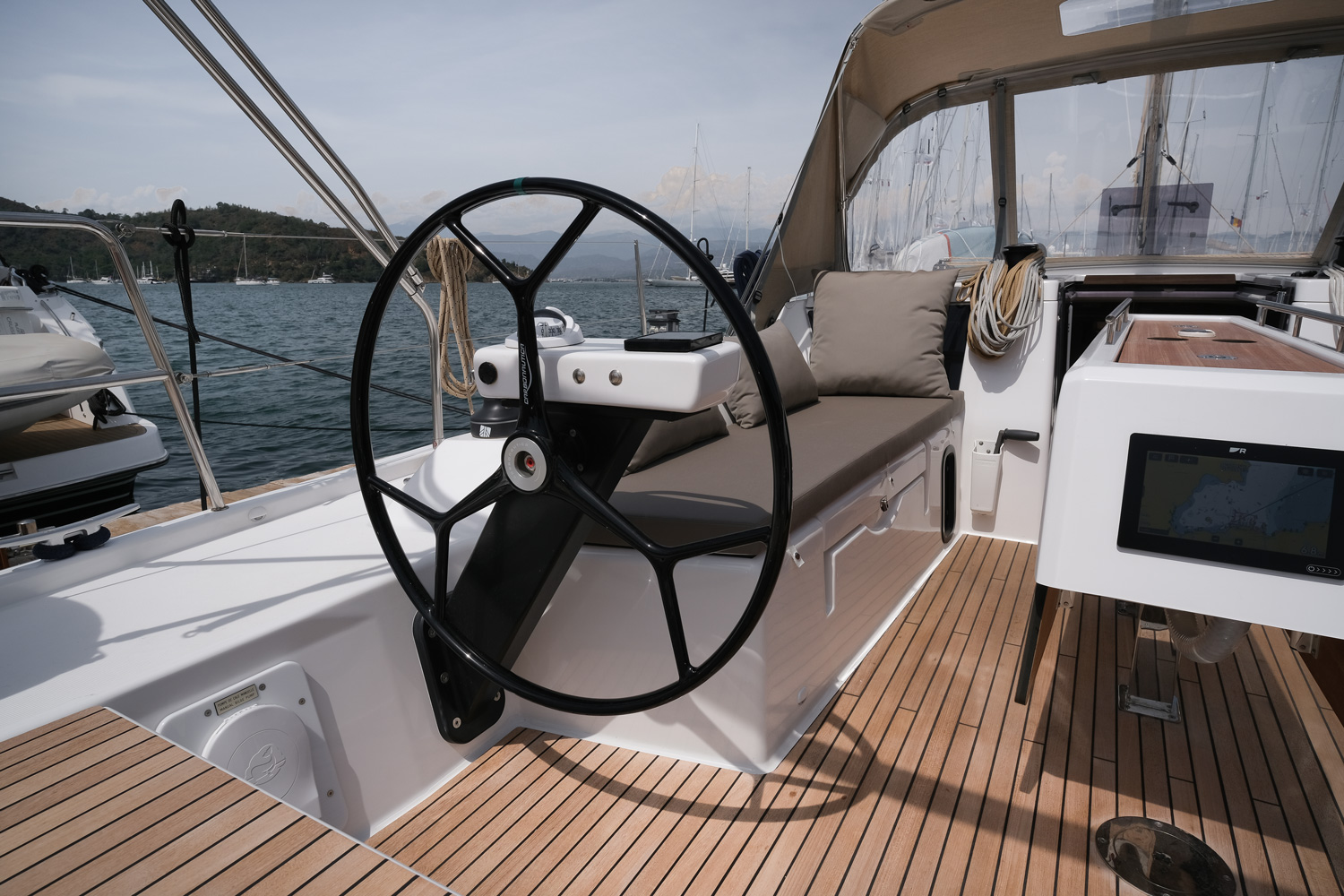 Dufour 390 — photo 11