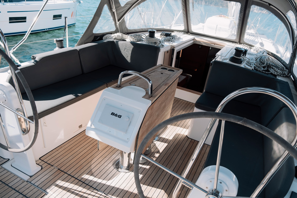 Bavaria C42 — photo 14