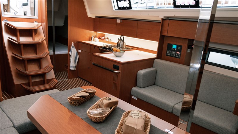 Bavaria C42 — photo 10
