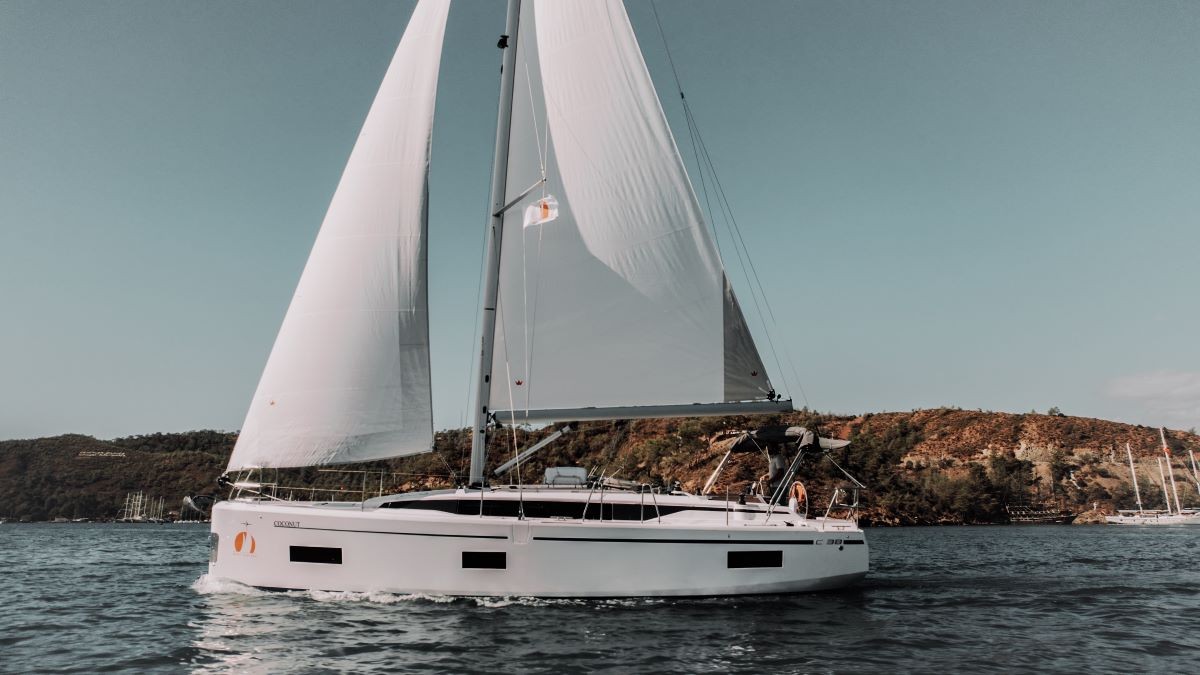 Bavaria C38 — photo 19