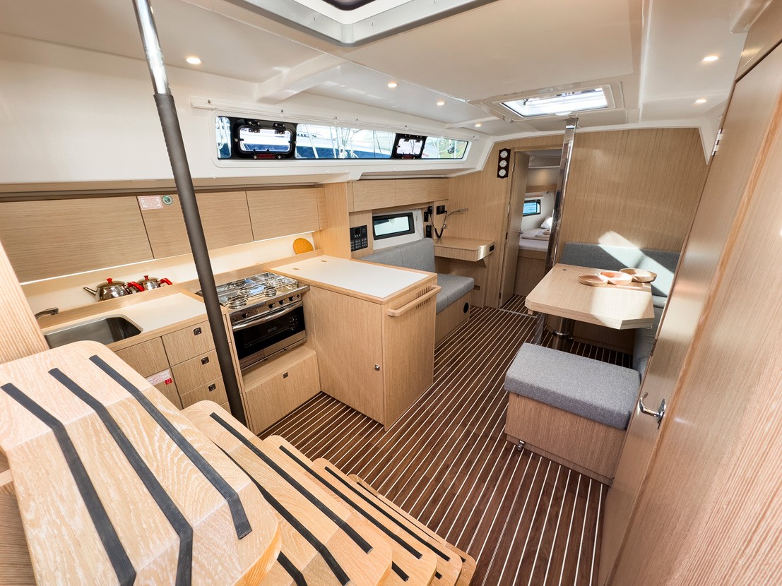 Bavaria C38 — photo 10