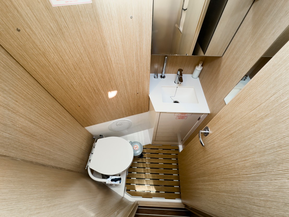 Bavaria C38 — photo 17
