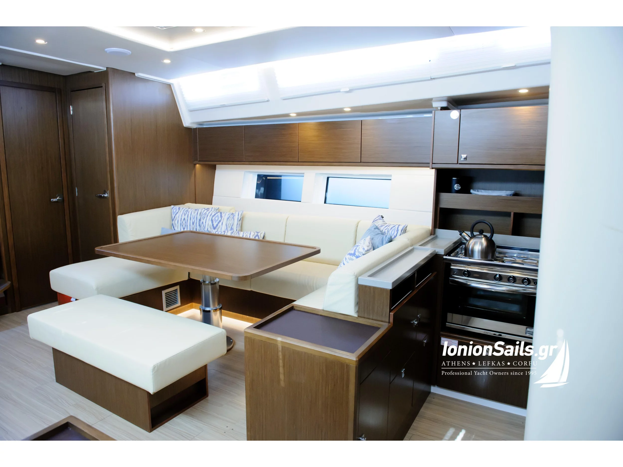 Bavaria C57 (Friends) Interior image - 25