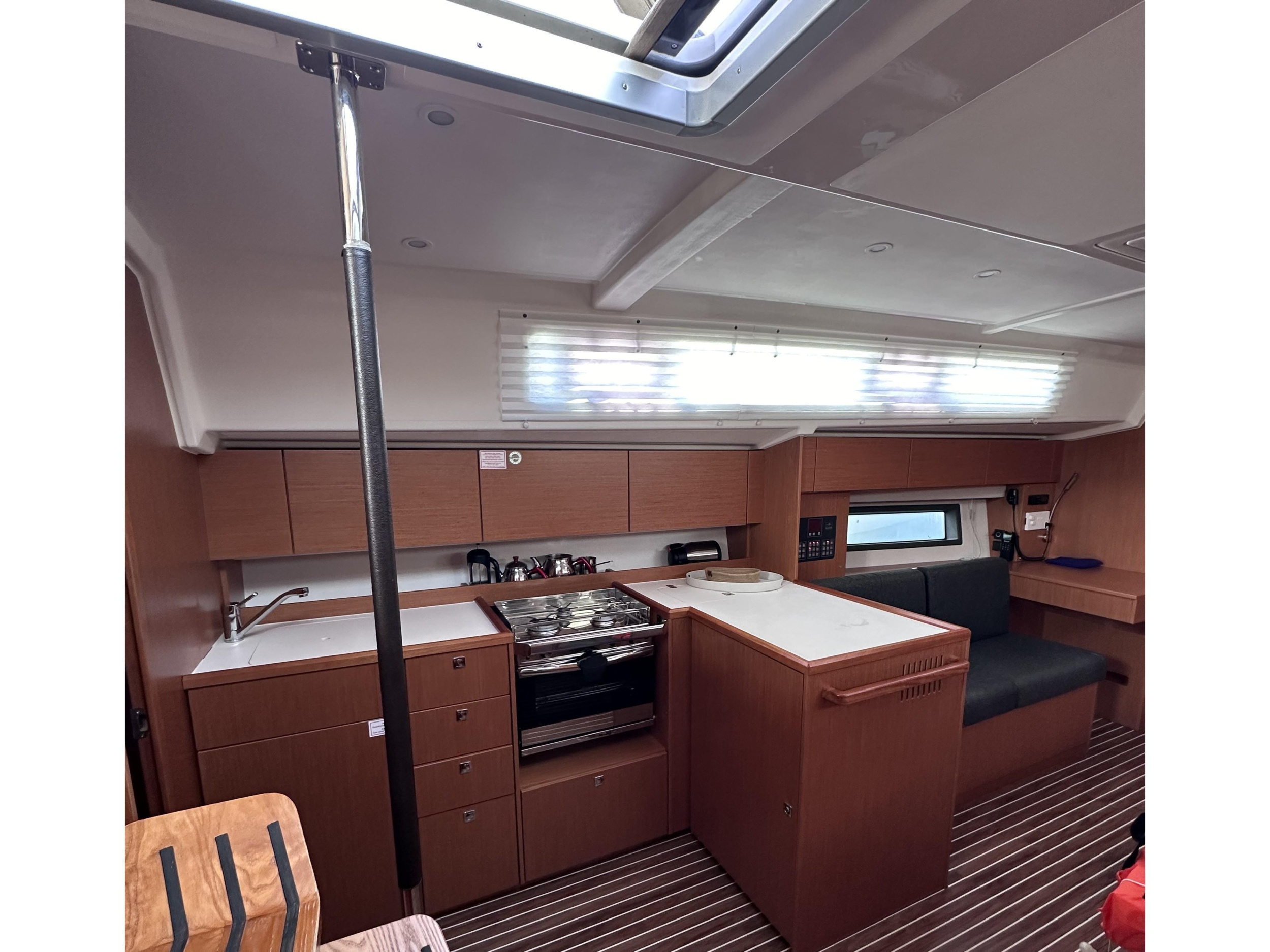 Bavaria C42 — photo 8