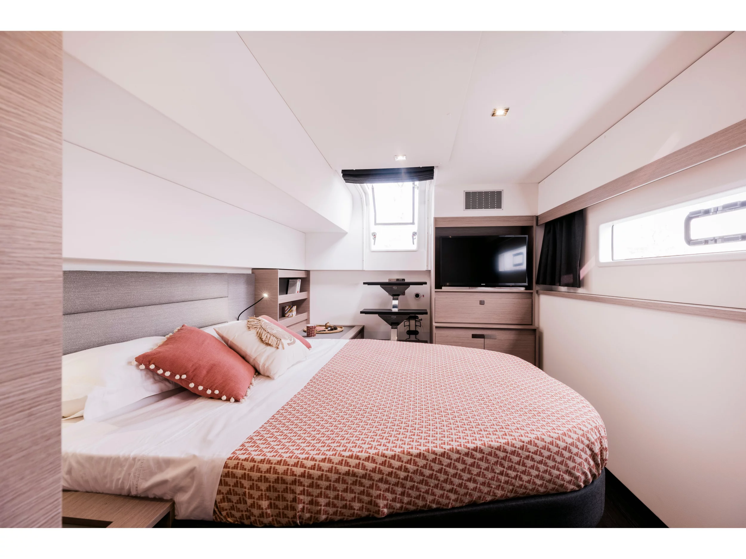 Aura 51 (Dédé) Interior image - 3