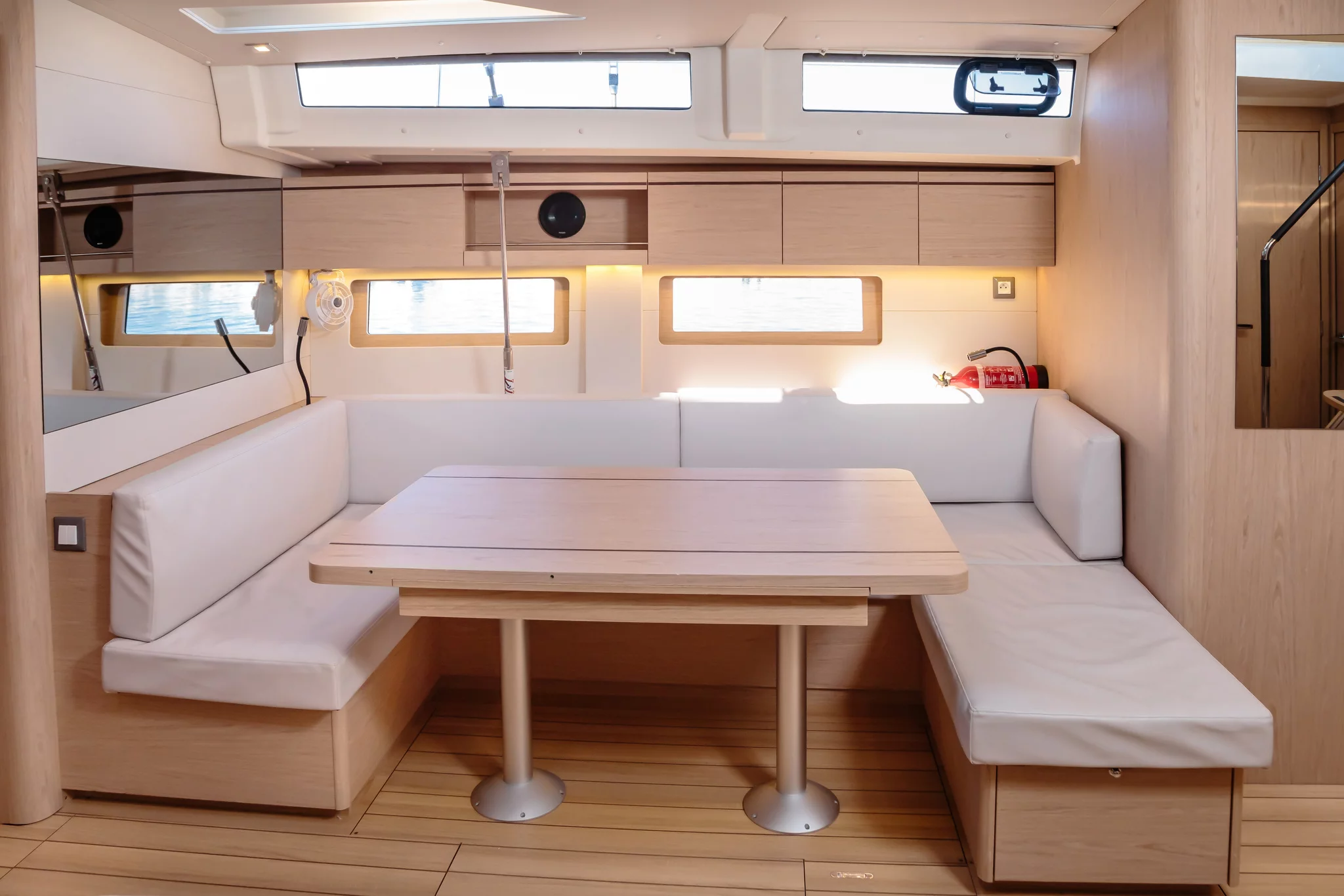 Oceanis 51.1 (Maelle - Standard line) dinette - 14