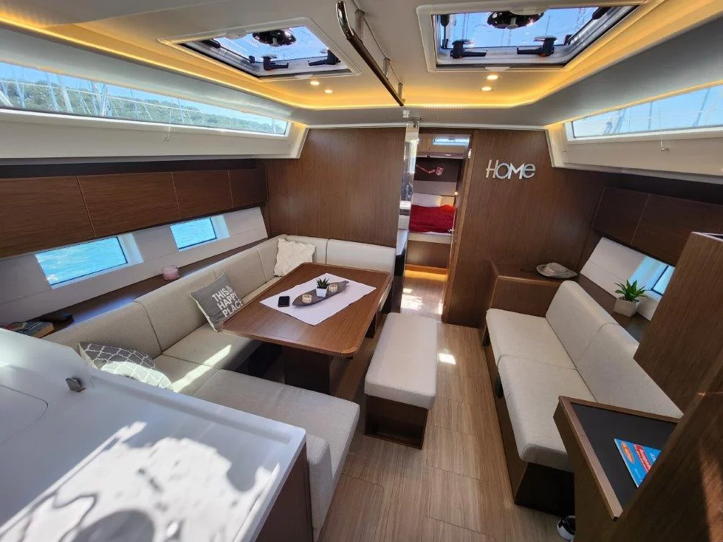 Bavaria C45 Style (Wahlheimat) Interior image - 2