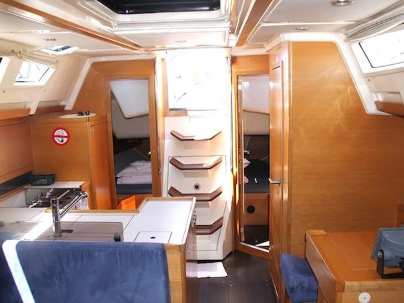 Elan 410 performance (Arianna) interior - 4