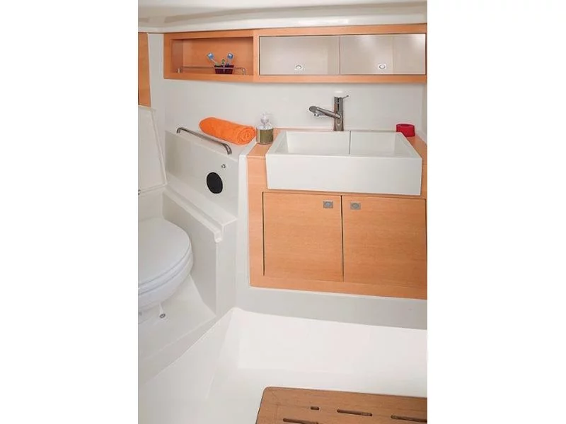 Elan 410 performance (Arianna) interior - 6