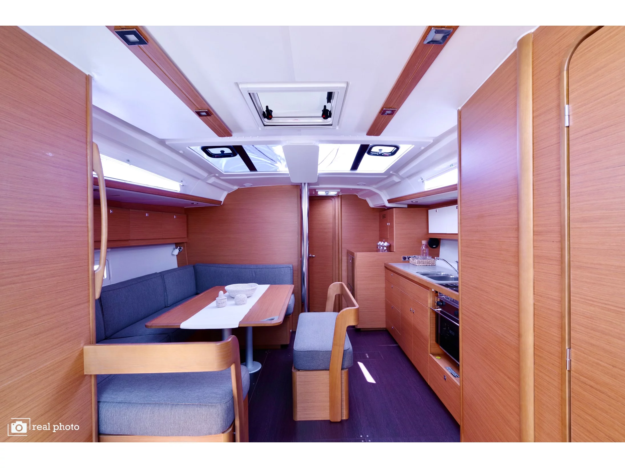 Dufour 430 (Noah-, Solar Panel) Interior image - 1