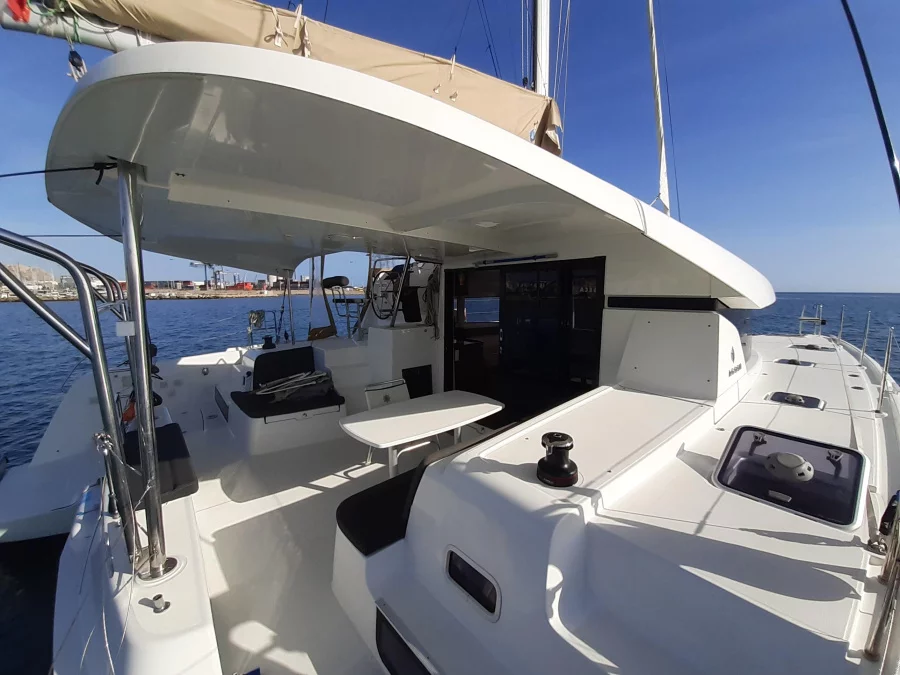 Lagoon 42 (Cross The Breeze)  - 3
