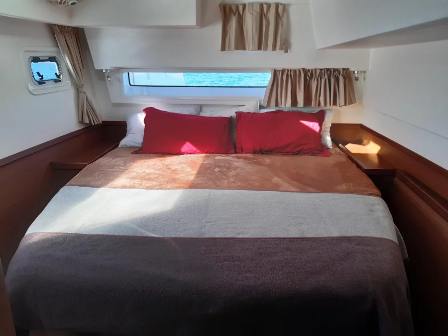 Lagoon 42 (Cross The Breeze)  - 8
