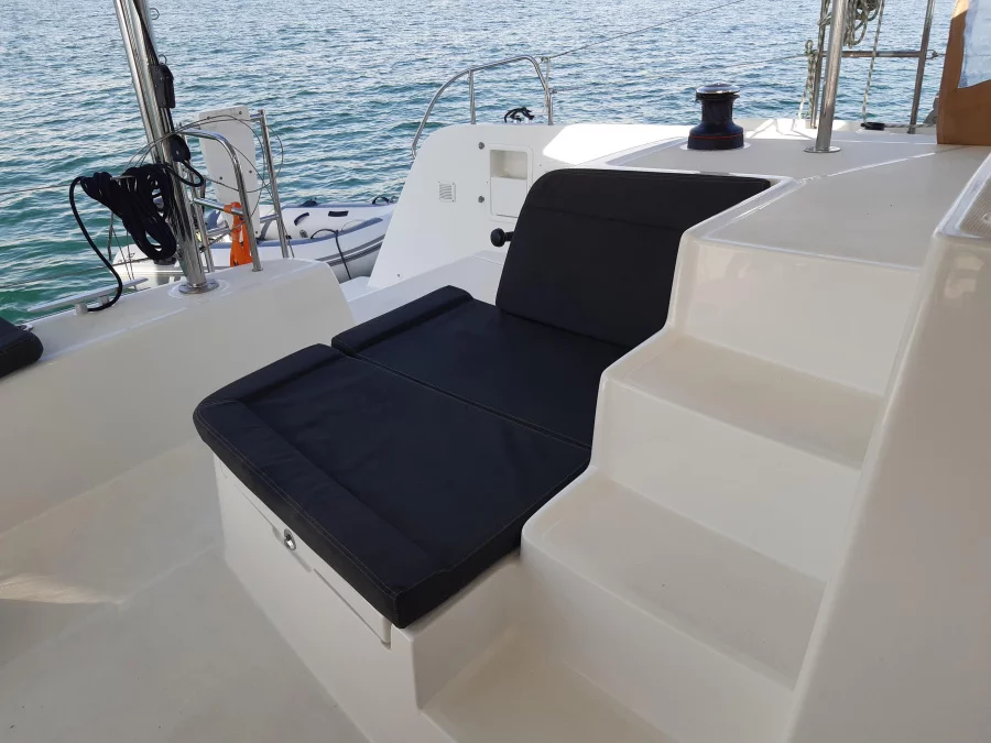 Lagoon 42 (Cross The Breeze)  - 10