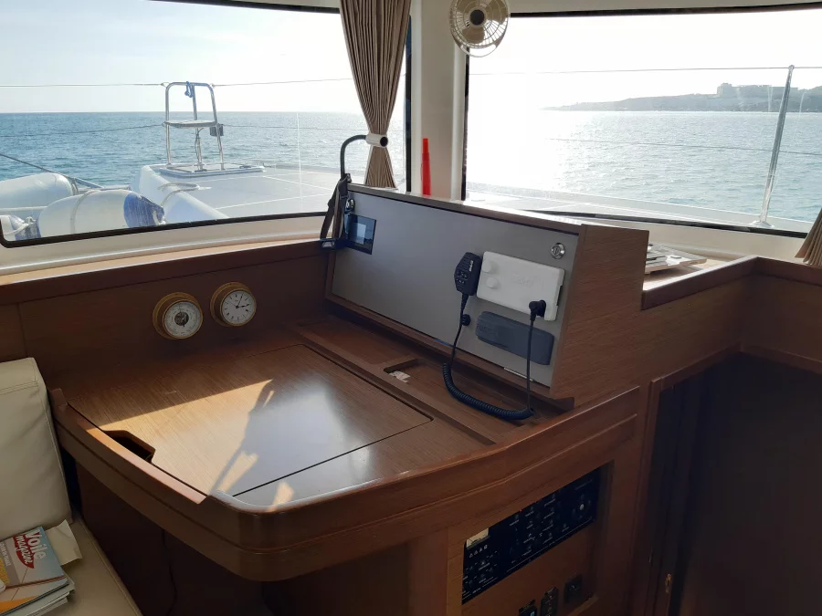 Lagoon 42 (Cross The Breeze)  - 2