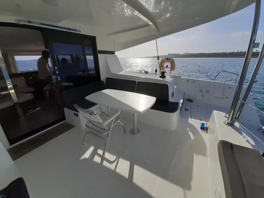 Lagoon 42 (Cross The Breeze)  - 6