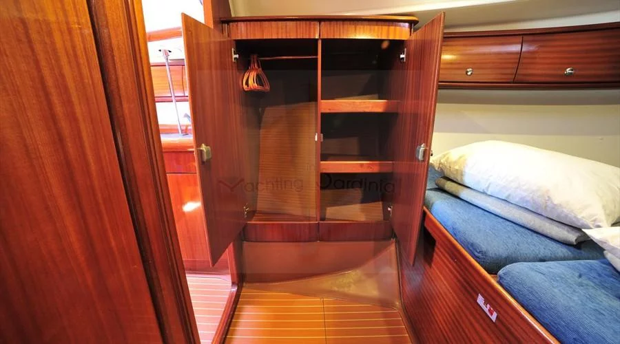 Bavaria 38 (Tommy)  Front Cabin - June 2014 - 8