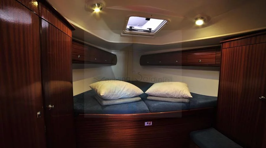 Bavaria 38 (Tommy)  Front Cabin June 2014 - 7